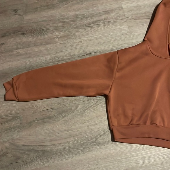 This is a reddish-brown, hooded, crop top, from SHIEN and is size medium. - Picture 2 of 2